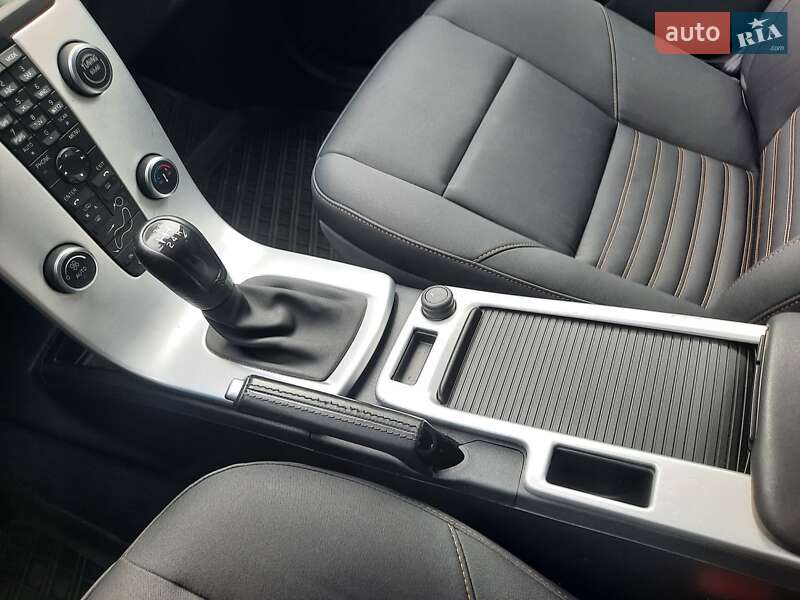 Універсал Volvo V50 2010 в Полтаві