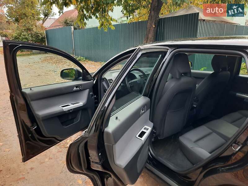 Універсал Volvo V50 2010 в Полтаві
