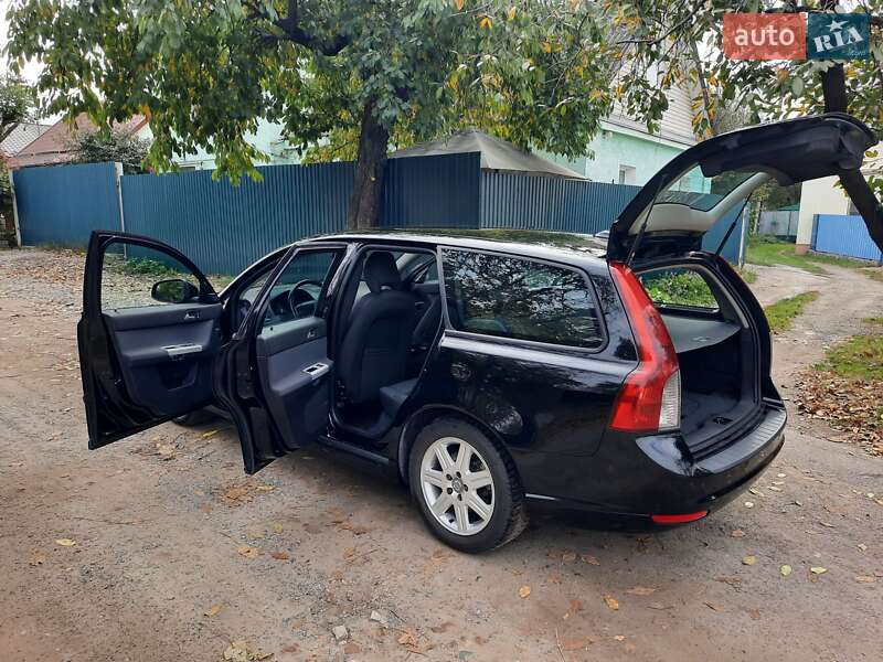 Універсал Volvo V50 2010 в Полтаві