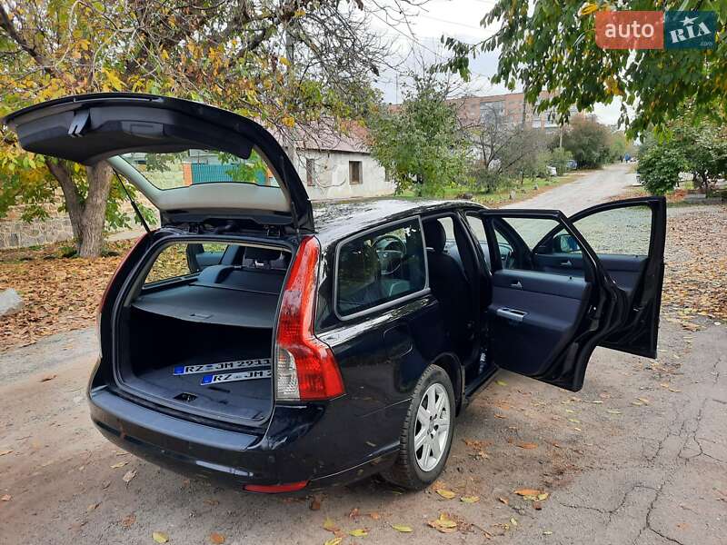 Універсал Volvo V50 2010 в Полтаві