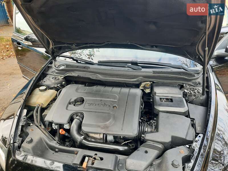 Універсал Volvo V50 2010 в Полтаві