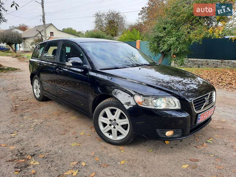 Універсал Volvo V50 2010 в Полтаві