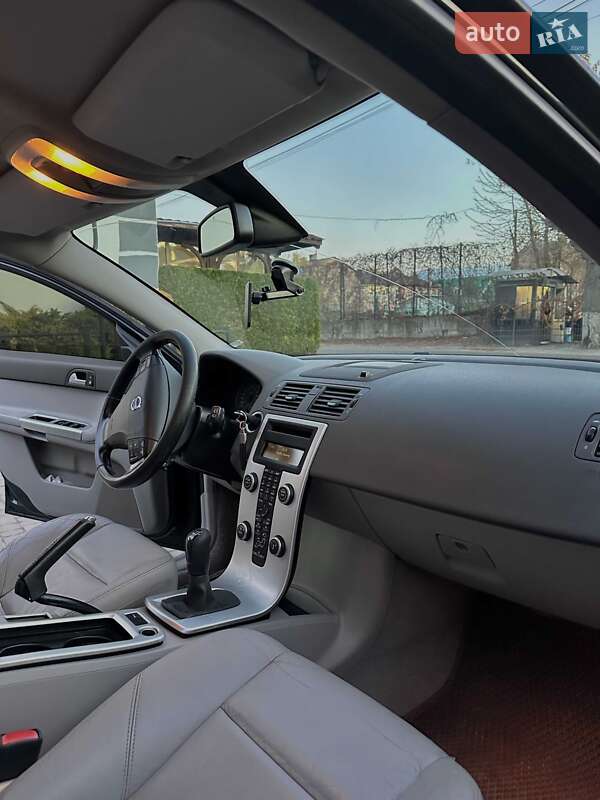 Универсал Volvo V50 2010 в Жовкве