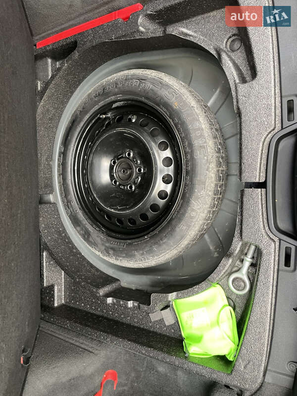 Універсал Volvo V50 2012 в Житомирі