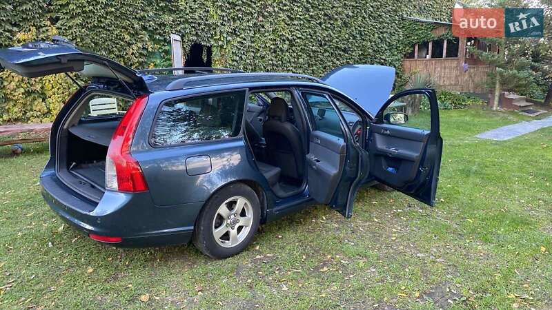 Универсал Volvo V50 2008 в Новояворовске