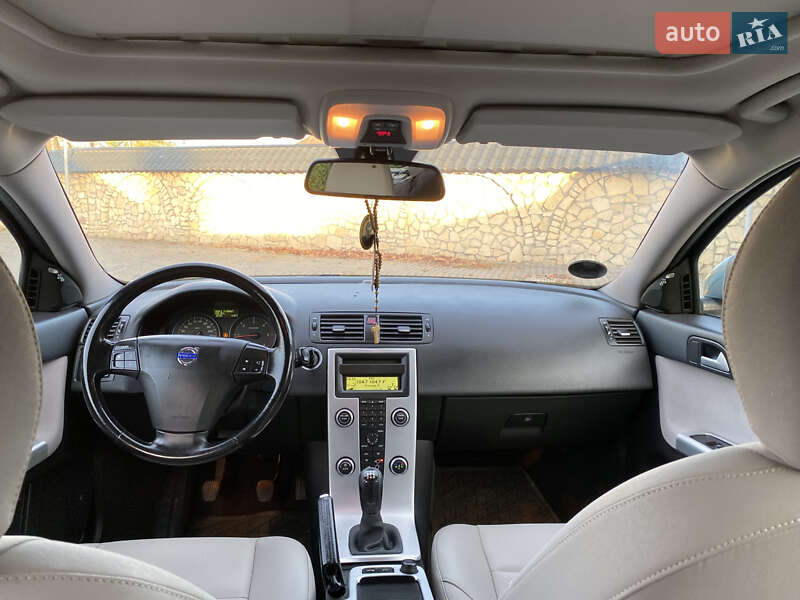 Универсал Volvo V50 2010 в Львове фото 28 Универсал Volvo V50 2010 в Львове
