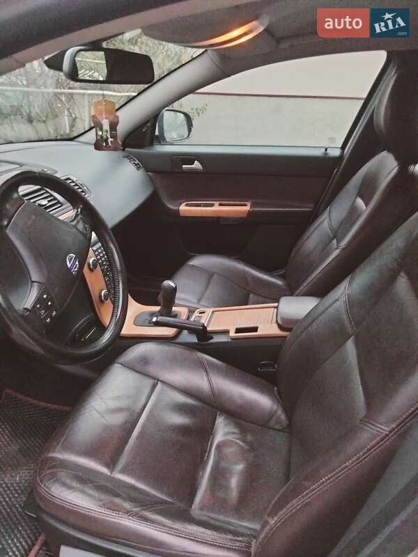 Универсал Volvo V50 2010 в Хоросткове