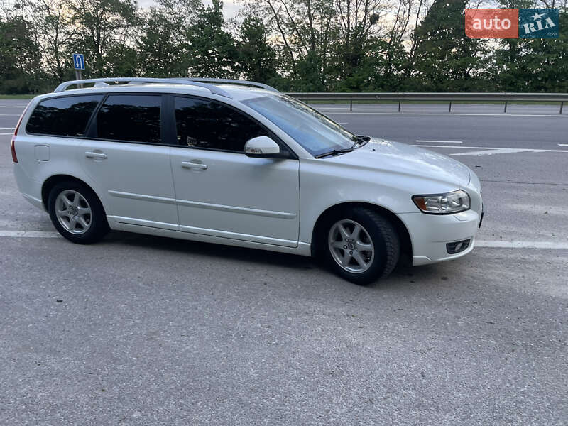 Універсал Volvo V50 2011 в Бродах