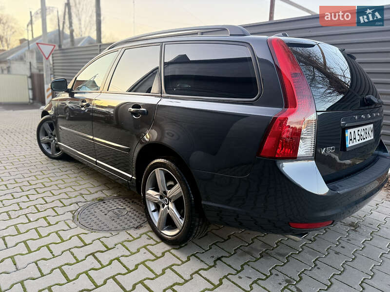 Универсал Volvo V50 2010 в Киеве