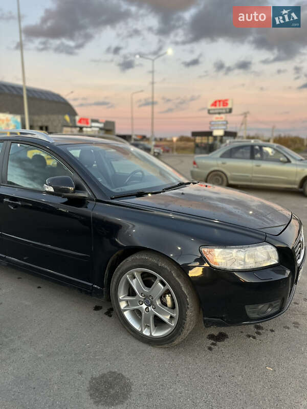 Універсал Volvo V50 2010 в Львові