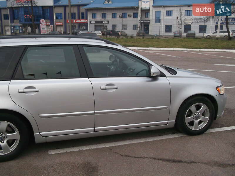 Універсал Volvo V50 2010 в Житомирі