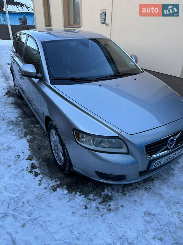 Универсал Volvo V50 2011 в Остроге
