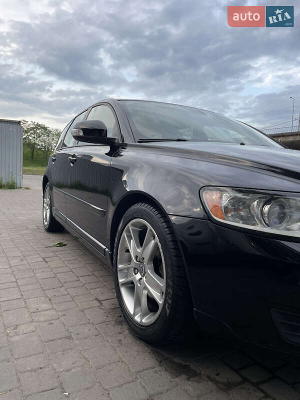 Універсал Volvo V50 2010 в Львові