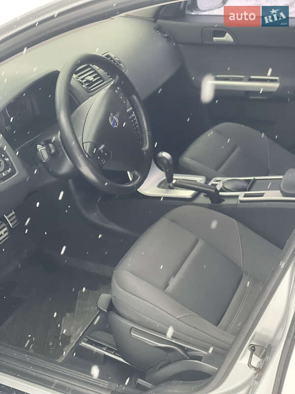 Универсал Volvo V50 2010 в Львове