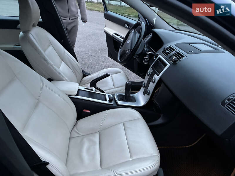 Универсал Volvo V50 2012 в Киеве