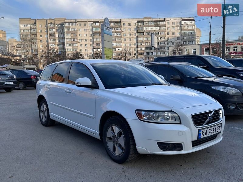 Универсал Volvo V50 2010 в Сумах