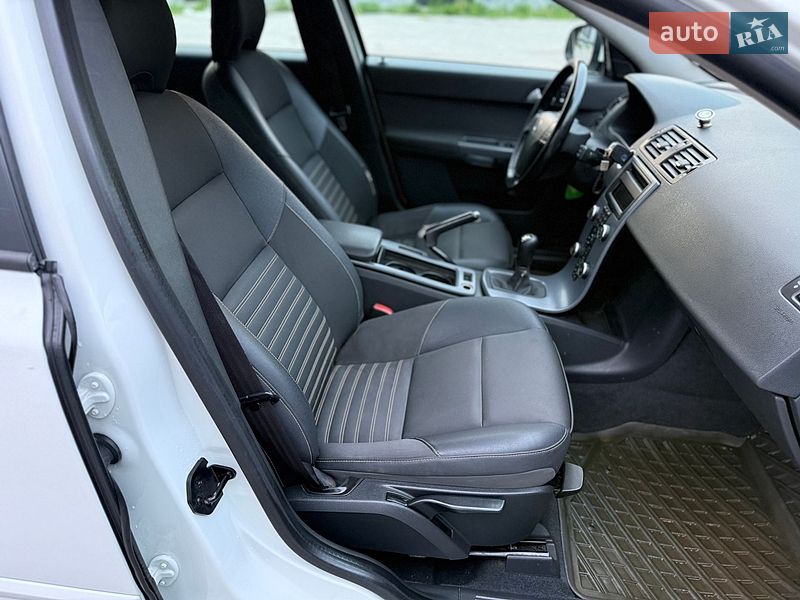 Универсал Volvo V50 2009 в Звягеле