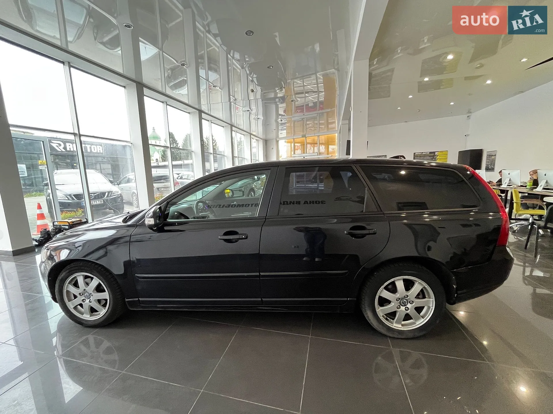 2010 Volvo V50 - мініатюра 4