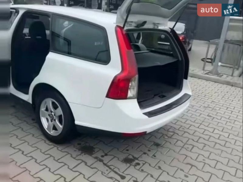 Універсал Volvo V50 2010 в Косові
