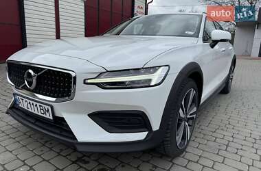 Универсал Volvo V60 Cross Country 2020 в 