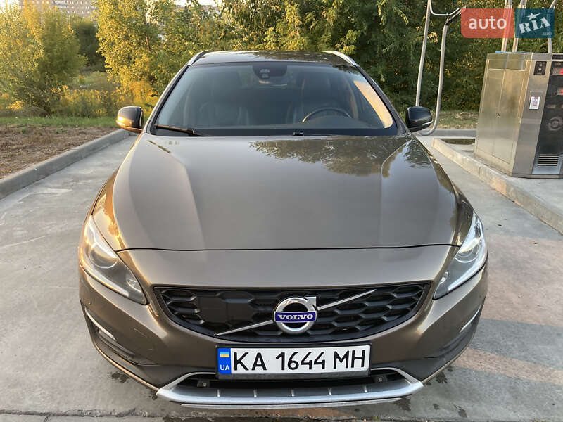 Volvo V60 Cross Country 2017