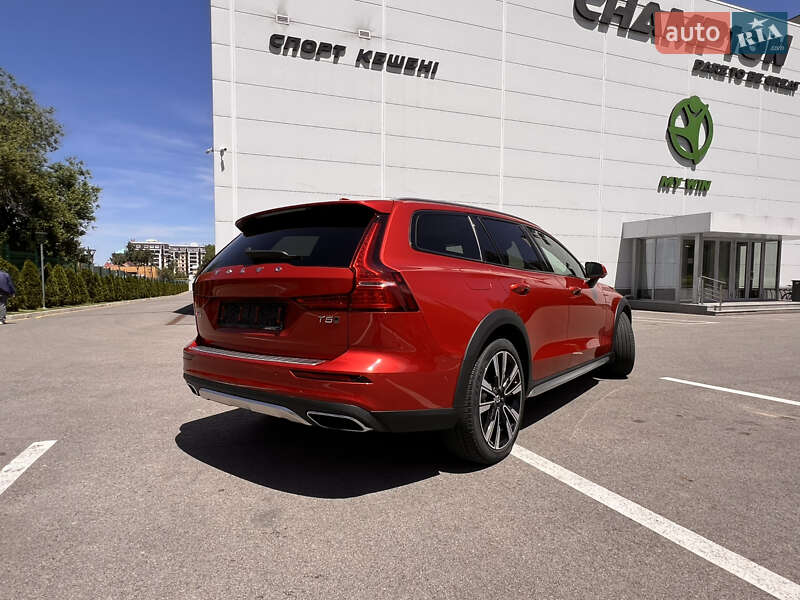 Универсал Volvo V60 Cross Country 2019 в Киеве фото 8 Универсал Volvo V60 Cross Country 2019 в Киеве