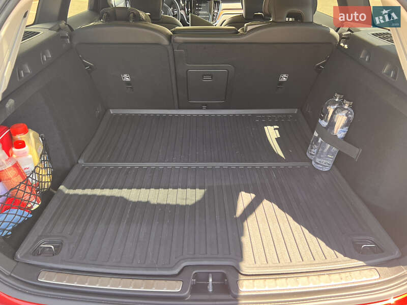 Универсал Volvo V60 Cross Country 2019 в Киеве фото 15 Универсал Volvo V60 Cross Country 2019 в Киеве