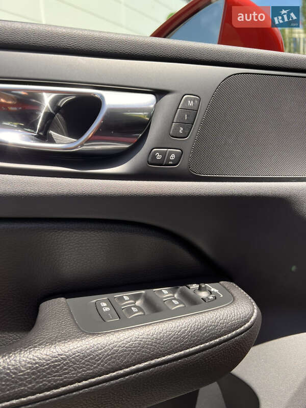 Универсал Volvo V60 Cross Country 2019 в Киеве фото 23 Универсал Volvo V60 Cross Country 2019 в Киеве