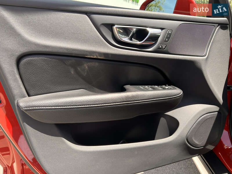 Универсал Volvo V60 Cross Country 2019 в Киеве фото 24 Универсал Volvo V60 Cross Country 2019 в Киеве