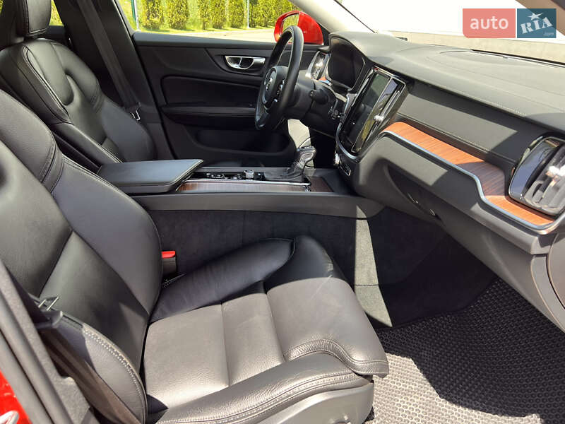 Универсал Volvo V60 Cross Country 2019 в Киеве фото 29 Универсал Volvo V60 Cross Country 2019 в Киеве