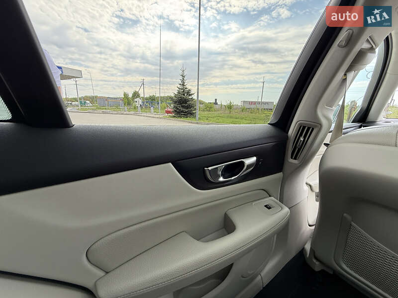 Универсал Volvo V60 Cross Country 2019 в Виннице