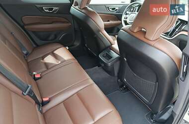 Універсал Volvo V60 Cross Country 2020 в 