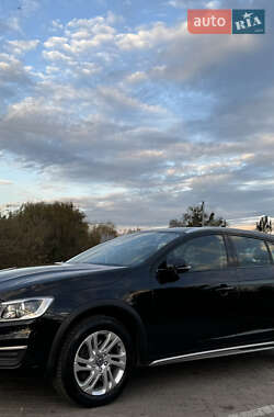 Универсал Volvo V60 Cross Country 2017 в 