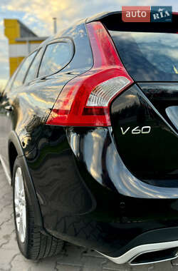Универсал Volvo V60 Cross Country 2017 в 