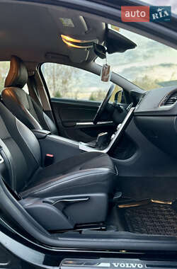 Универсал Volvo V60 Cross Country 2017 в 