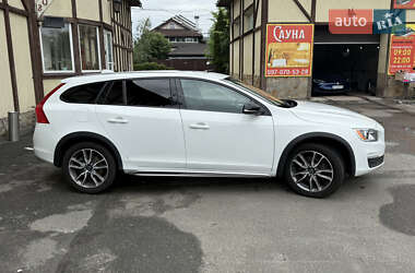 Универсал Volvo V60 Cross Country 2016 в 