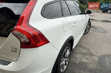 Универсал Volvo V60 Cross Country 2016 в 