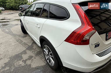 Универсал Volvo V60 Cross Country 2016 в 