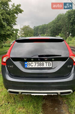 Универсал Volvo V60 Cross Country 2016 в 