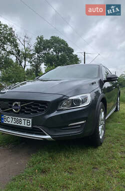 Универсал Volvo V60 Cross Country 2016 в 