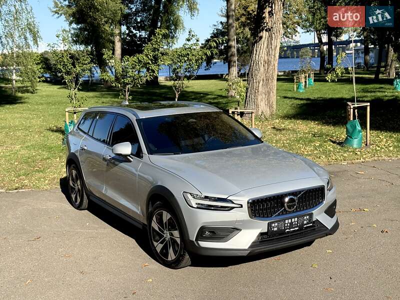 Универсал Volvo V60 Cross Country 2024 в Киеве