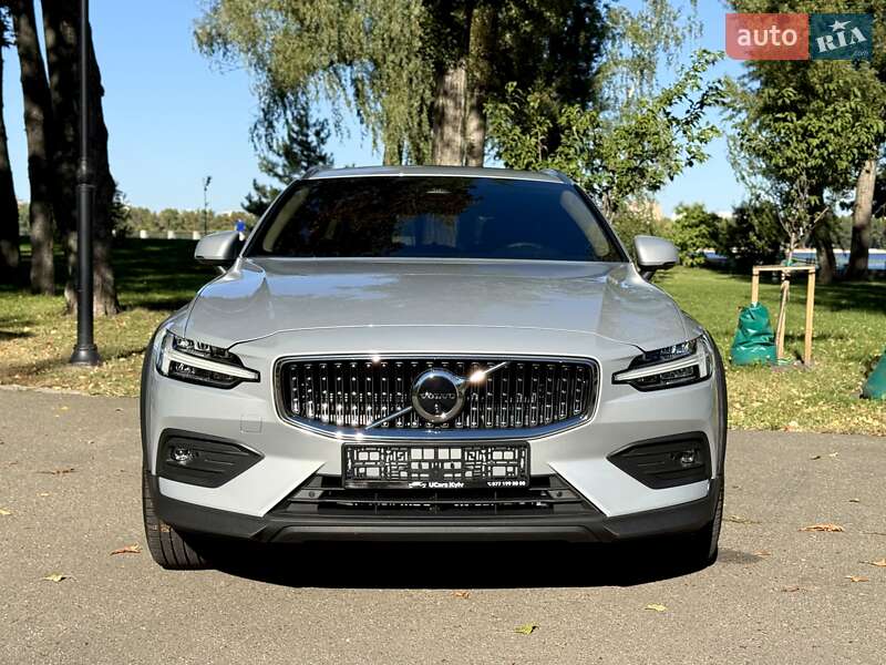Универсал Volvo V60 Cross Country 2024 в Киеве