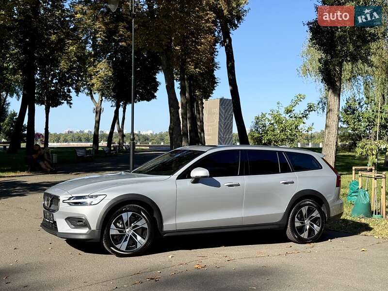 Универсал Volvo V60 Cross Country 2024 в Киеве