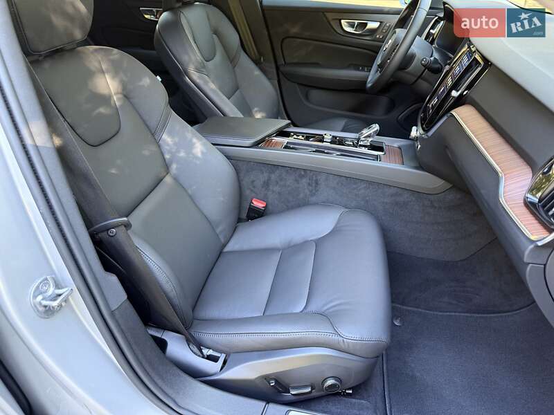 Универсал Volvo V60 Cross Country 2024 в Киеве