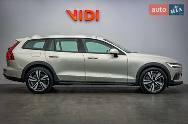 Универсал Volvo V60 Cross Country 2020 в 