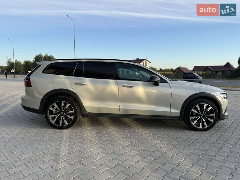 Универсал Volvo V60 Cross Country 2020 в Тернополе