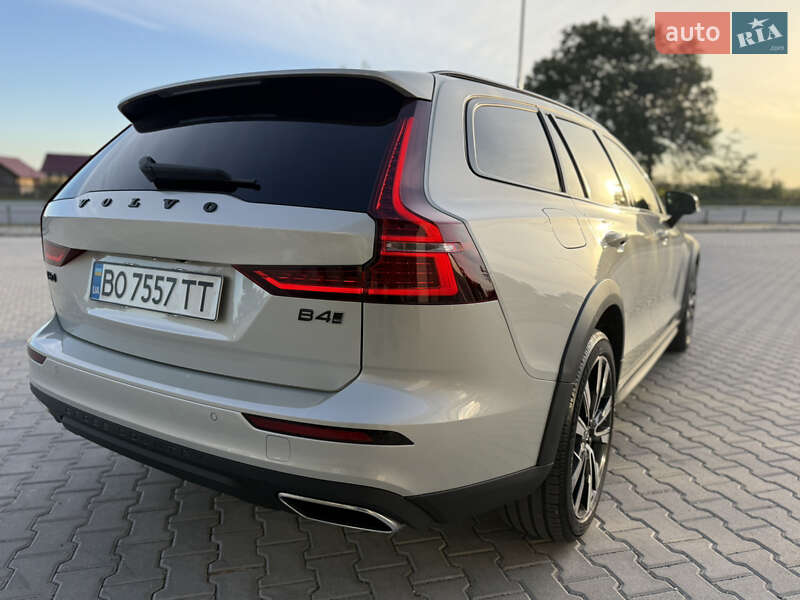 Универсал Volvo V60 Cross Country 2020 в Тернополе
