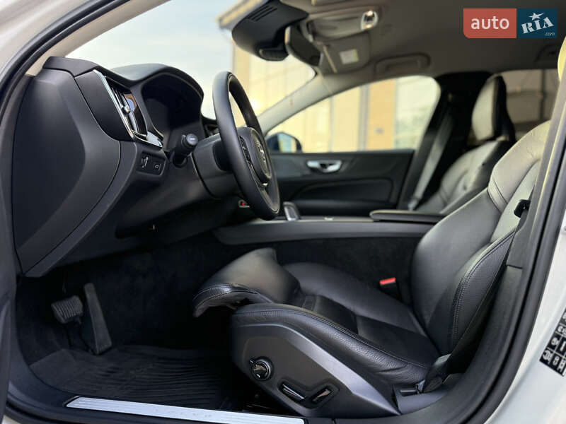 Универсал Volvo V60 Cross Country 2020 в Тернополе