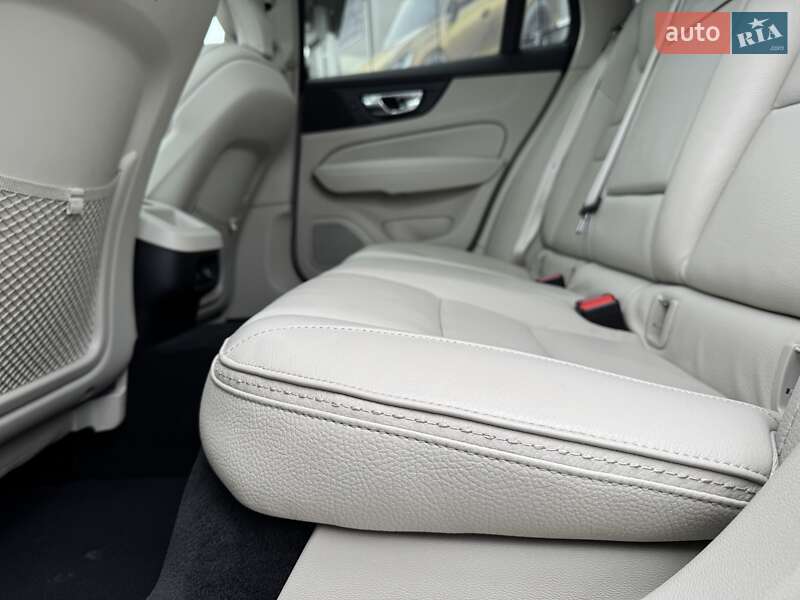 Универсал Volvo V60 Cross Country 2020 в Киеве фото 20 Универсал Volvo V60 Cross Country 2020 в Киеве