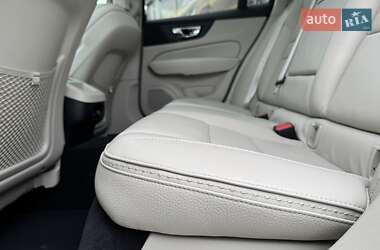 Универсал Volvo V60 Cross Country 2020 в 